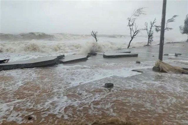 Bão số 15 diễn biến rất khó lường, cơ quan khí tượng đưa ra 2 kịch bản